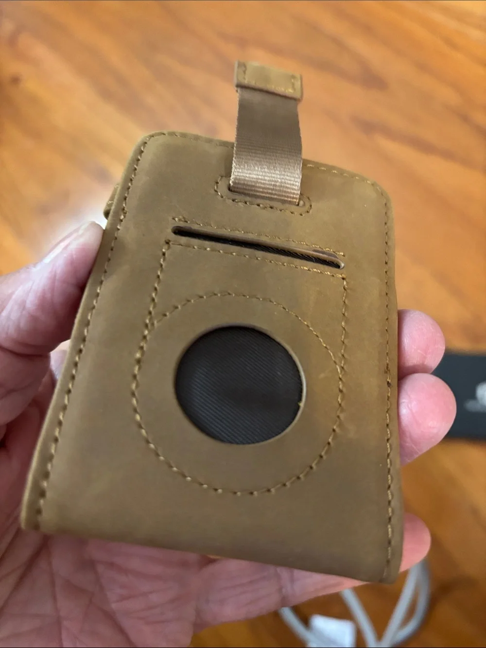 Men's wallet holds 12 cards and has a money clip